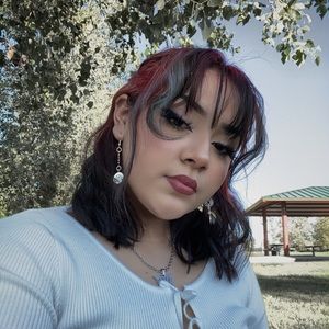 Meet your Posher, April